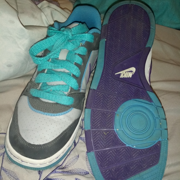 Nike - Picture 3 of 3